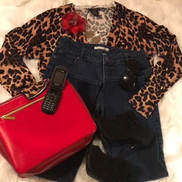 Chico’s Jeans 1.5 Short - Picture 4 of 5